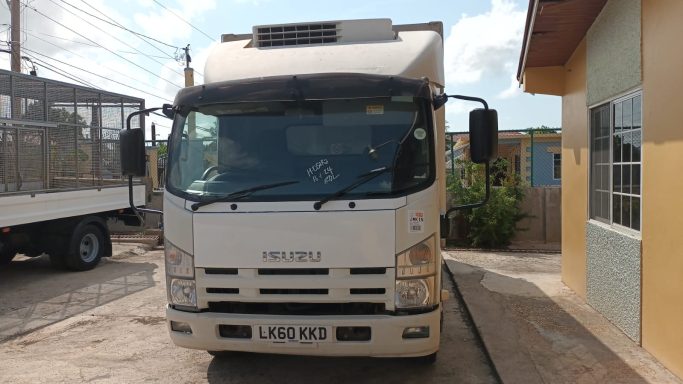 2011 Isuzu Forward Refrigerated Box c/w tail lift