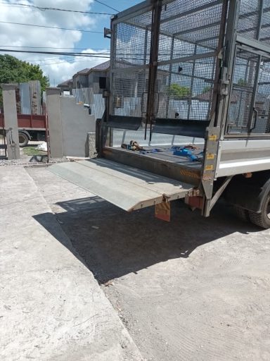 Isuzu Forward Tipper N75.190 with Lift 